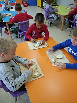 Grafika #18: Ananasy z naszej klasy - witaminki dla chłopczyka i dziewczynki