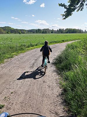 Grafika #12: "W zdrowym ciele-zdrowy duch"- pierwszaki promują zdrowie.