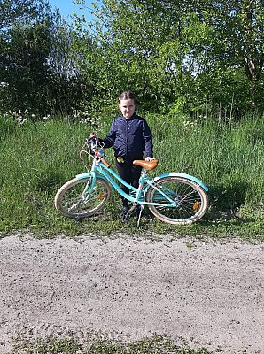 Grafika #1: "W zdrowym ciele-zdrowy duch"- pierwszaki promują zdrowie.