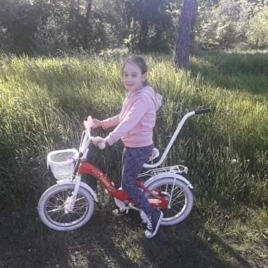 Grafika #4: "W zdrowym ciele-zdrowy duch"- pierwszaki promują zdrowie.