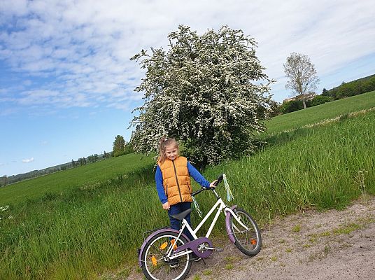 Grafika #10: "W zdrowym ciele-zdrowy duch"- pierwszaki promują zdrowie.