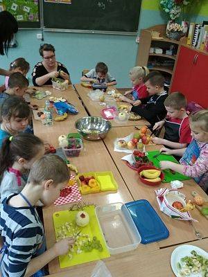 Grafika #1: SAŁATKA OWOCOWA