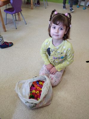 Grafika #6: ZBIERAMY PLASTIKOWE NAKRĘTKI