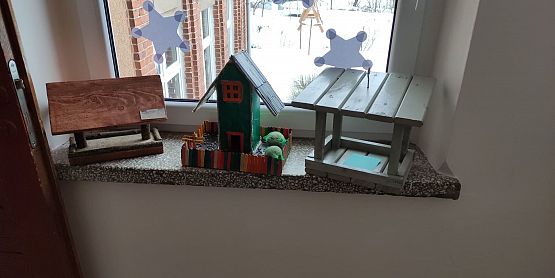 Grafika #9: ROZSTRZYGNIĘCIE SZKOLNEGO KONKURSU NA KARMNIK DLA PTAKÓW