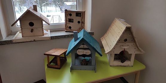 Grafika #0: ROZSTRZYGNIĘCIE SZKOLNEGO KONKURSU NA KARMNIK DLA PTAKÓW