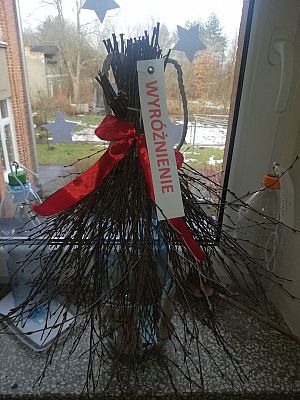 Grafika #15: ROZSTRZYGNIĘCIE SZKOLNEGO KONKURSU NA KARMNIK DLA PTAKÓW