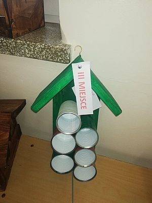 Grafika #18: ROZSTRZYGNIĘCIE SZKOLNEGO KONKURSU NA KARMNIK DLA PTAKÓW