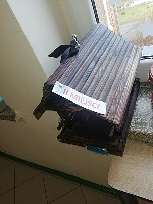 Grafika #14: ROZSTRZYGNIĘCIE SZKOLNEGO KONKURSU NA KARMNIK DLA PTAKÓW