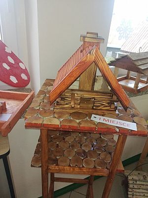 Grafika #12: ROZSTRZYGNIĘCIE SZKOLNEGO KONKURSU NA KARMNIK DLA PTAKÓW