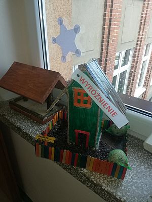 Grafika #16: ROZSTRZYGNIĘCIE SZKOLNEGO KONKURSU NA KARMNIK DLA PTAKÓW