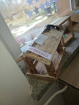 Grafika #20: ROZSTRZYGNIĘCIE SZKOLNEGO KONKURSU NA KARMNIK DLA PTAKÓW