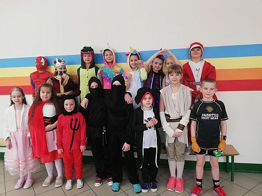 Grafika #6: BAL KARNAWAŁOWY W KLASIE II