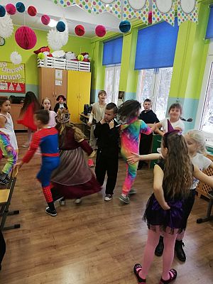 Grafika #8: BAL KARNAWAŁOWY W KLASIE II