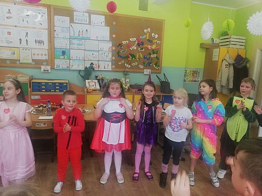 Grafika #9: BAL KARNAWAŁOWY W KLASIE II