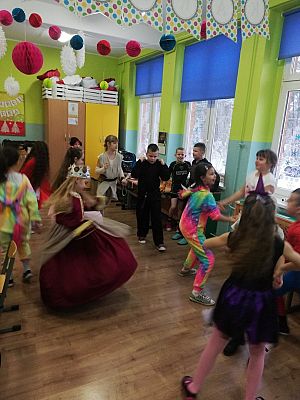 Grafika #16: BAL KARNAWAŁOWY W KLASIE II