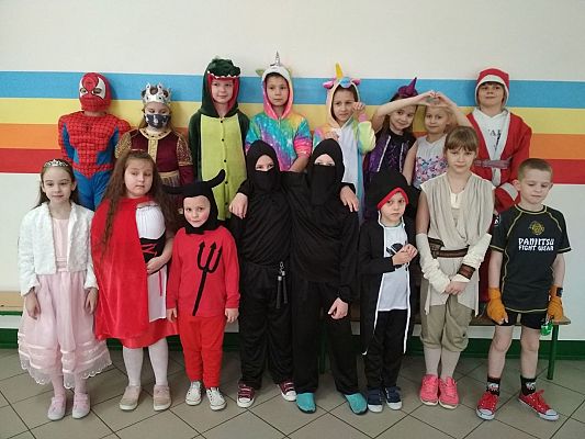 Grafika #0: BAL KARNAWAŁOWY W KLASIE II
