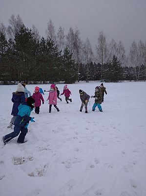 Grafika #18: Zimowe zabawy na śniegu