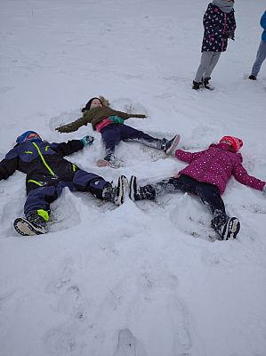 Grafika #17: Zimowe zabawy na śniegu