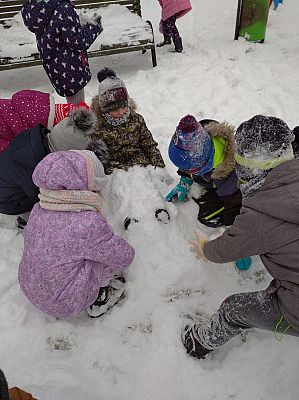 Grafika #14: Zimowe zabawy na śniegu