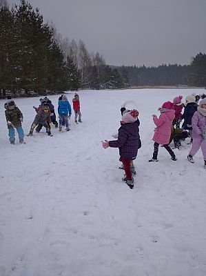 Grafika #11: Zimowe zabawy na śniegu