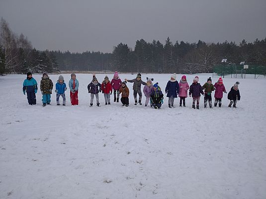 Grafika #0: Zimowe zabawy na śniegu