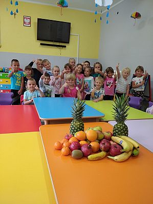 Grafika #1: Ananasy z naszej klasy - witaminki dla chłopczyka i dziewczynki