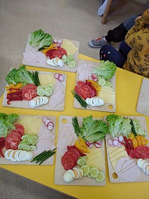 Grafika #17: Ananasy z naszej klasy - witaminki dla chłopczyka i dziewczynki