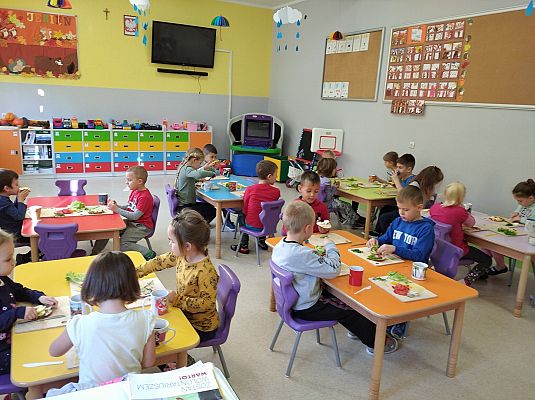 Grafika #21: Ananasy z naszej klasy - witaminki dla chłopczyka i dziewczynki