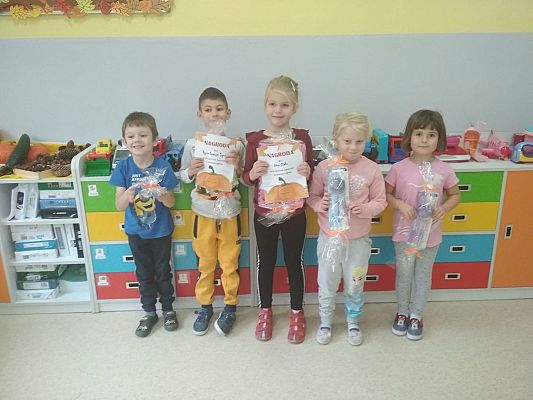 Grafika #0: Rozstrzygnięcie III Szkolnego Konkursu na DYNIOWY LAMPION