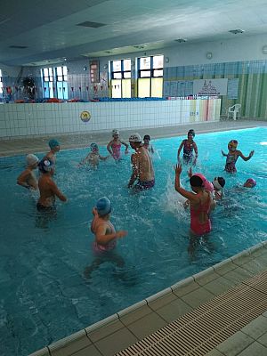 Grafika #5: Projekt powszechnej nauki pływania - Umiem Pływać