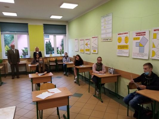 Grafika #1: Wyniki testów ósmoklasisty i nagroda dla absolwenta roku szkolnego 2019/2020