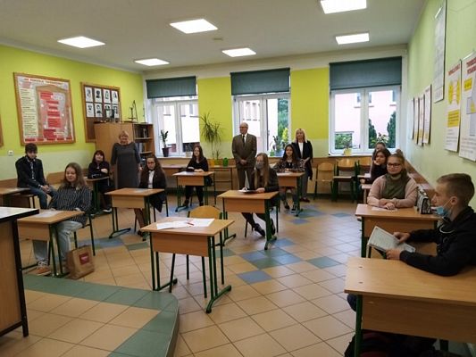 Grafika #0: Wyniki testów ósmoklasisty i nagroda dla absolwenta roku szkolnego 2019/2020