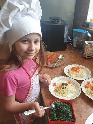 Grafika #0: "W zdrowym ciele-zdrowy duch"- pierwszaki promują zdrowie.