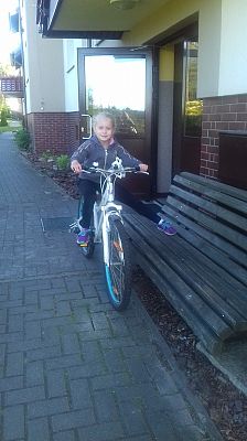 Grafika #5: "W zdrowym ciele-zdrowy duch"- pierwszaki promują zdrowie.