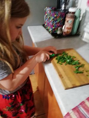 Grafika #7: "W zdrowym ciele-zdrowy duch"- pierwszaki promują zdrowie.