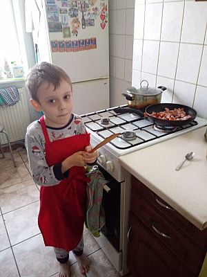 Grafika #11: "W zdrowym ciele-zdrowy duch"- pierwszaki promują zdrowie.