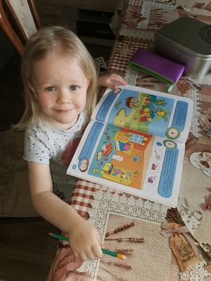 Grafika #14: Maluszki w domu się nie nudzą..