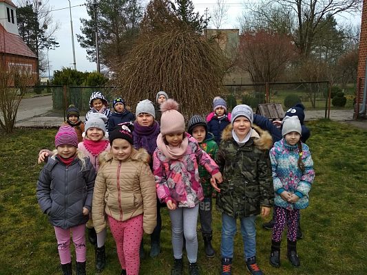 Grafika #0: POSZUKIWACZE WIOSNY