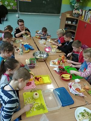 Grafika #1: SAŁATKA OWOCOWA