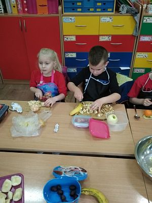 Grafika #5: SAŁATKA OWOCOWA