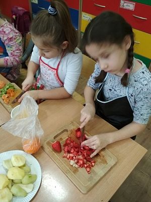 Grafika #6: SAŁATKA OWOCOWA