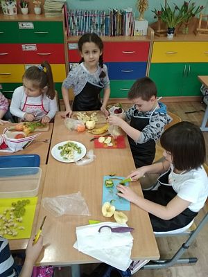 Grafika #7: SAŁATKA OWOCOWA