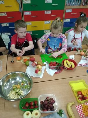 Grafika #8: SAŁATKA OWOCOWA