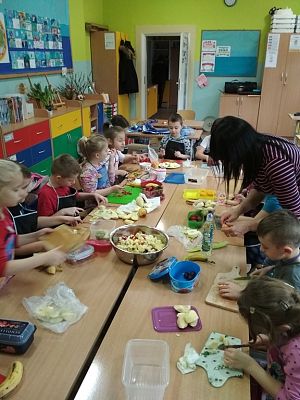 Grafika #9: SAŁATKA OWOCOWA