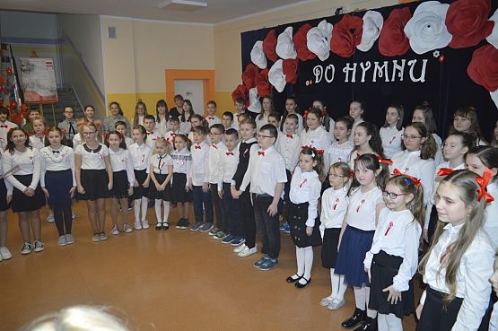 Grafika #3: DO HYMNU!