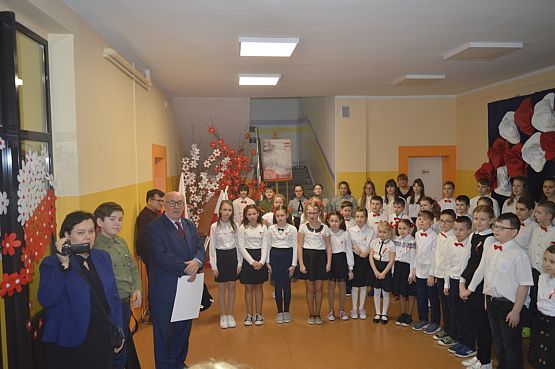 Grafika #1: DO HYMNU!