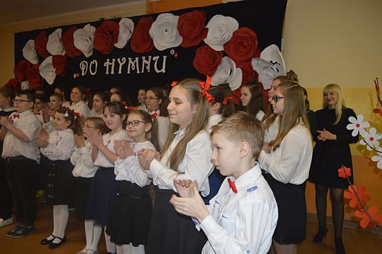 Grafika #2: DO HYMNU!