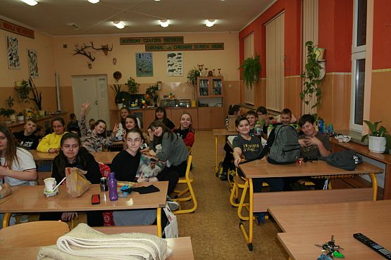 Grafika #1: Kolejna noc w szkole