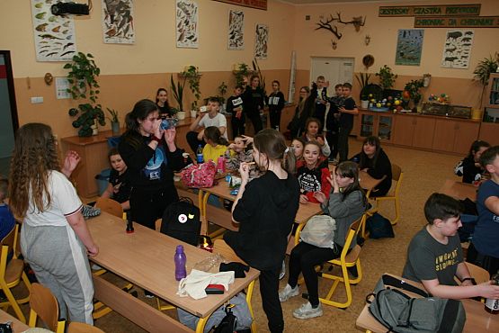 Grafika #24: Kolejna noc w szkole