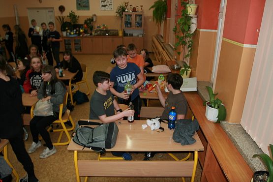 Grafika #23: Kolejna noc w szkole